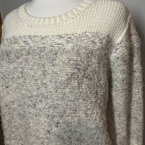 John + Jenn fuzzy gray cream wool blend sweater size S - Picture 2 of 8